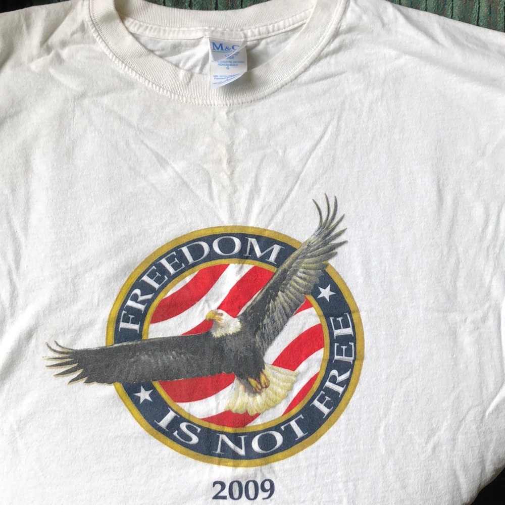 Tee shirt